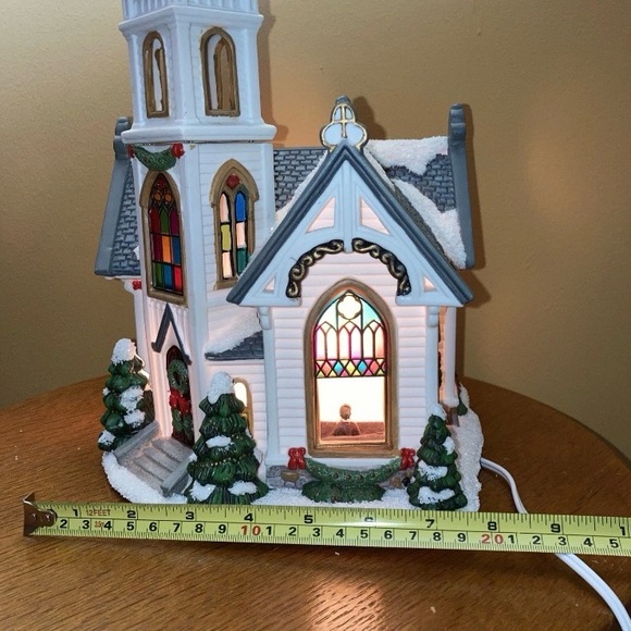 St. Nicholas Square Country Chapel Village Collection 
Illuminated Works - Picture 13 of 14